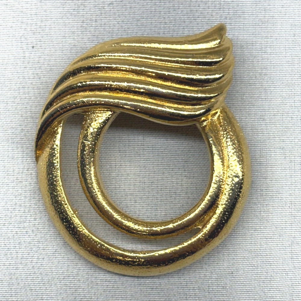Gerrys Pin Brooch Unisex OS Gold Good Vintage Double Hoop Textured Wave